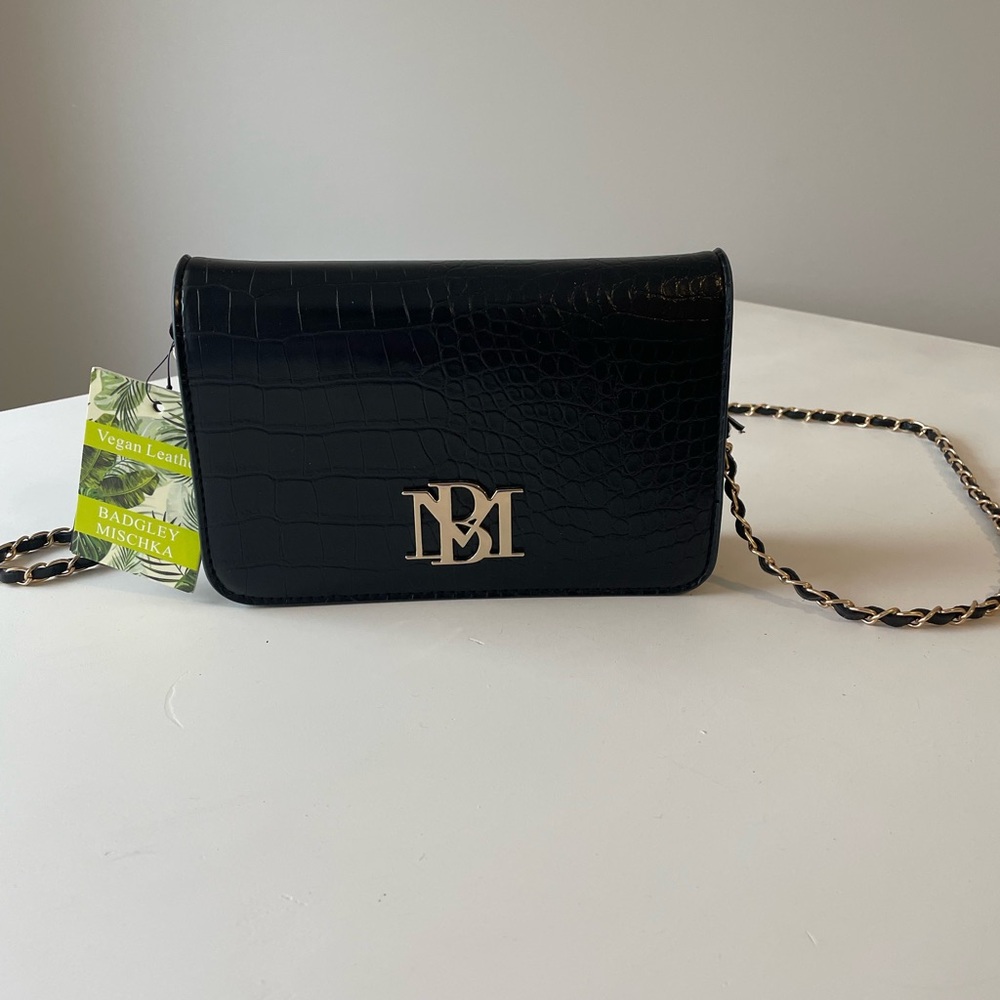 NWT BADGLEY MISCHKA Croco Crossbody with Logo Plate in Black